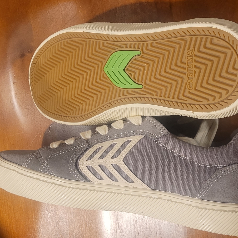 Cariuma Gray Sneakers with Cream Laces - Picture 5 of 5